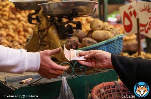 وزراء المالية: لا أحد يرحم أفريقيا من أزمة نقد لم تُسببها #الديون #مصر #أفريقيا #تصنيف_ائتماني #تمويل #زامبيا<bR>ناشد وزراء المالية الأفارقة المساعدة و"الإنسانية المشتركة" في كفاحهم ضد أزمة التمويل الشرسة الناجمة عن الأخطاء التي يُلقي ساستها اللوم فيها على الدول الغنية، والتي قد تؤدي الحرب بين إسرائيل وحماس إلى تفاقمها الآن.قال وزير المالية المصري محمد معيط إن زيادة أسعار الفائدة وارتفاع التضخم بعد أن أنفقت الولايات المتحدة وأوروبا تريليونات الدولارات خلال الوباء أثّر على الدول الفقيرة من الجانبين."صندوق النقد" لـ"الشرق": مفاوضات إعادة هيكلة الديون عالمياً معقدةأوضح معيط، اليوم السبت في مراكش بالمغرب خلال جلسة على هامش الاجتماعات السنوية لصندوق النقد الدولي والبنك الدولي: "علينا أن ندفع التكلفة.. مع الحرب، يصبح الألم صعباً للغاية بالنسبة لنا". الديون.. مصدر قلق رئيسيكانت المخاطر المحتملة على الاقتصاد العالمي من اتساع نطاق الصراع في الشرق الأوسط -وما يعنيه ذلك بالنسبة للدول الفقيرة التي تعاني بالفعل من ضائقة الديون- بمثابة مصدر قلق رئيسي خلال الاجتماعات التي تُعقد في أفريقيا لأول مرة منذ 1973.ارتفاع أسعار المواد الغذائية في أعقاب الغزو الروسي لأوكرانيا كان سبباً في أزمة تكاليف المعيشة في مختلف أنحاء أفريقيا، كما ترفع تكاليف الاقتراض الباهظة مخاطر التخلف عن السداد.من جهة أخرى، أكدت زامبيا، اليوم السبت، أنها وافقت على مذكرة تفاهم لإعادة هيكلة قروضها مع الدائنين الرسميين، بقيادة الصين وفرنسا، لإنهاء صفقة بقيمة 6.3 مليار دولار تم التوصل إليها قبل أربعة أشهر تقريباً.تجري مصر محادثات مع صندوق النقد الدولي لزيادة برنامج الإنقاذ الخاص بها إلى أكثر من 5 مليارات دولار من 3 مليارات دولار، وفقاً لأشخاص مطلعين على المناقشات.اقرأ المزيد: مصر تسعى لزيادة قرض صندوق النقد لأكثر من 5 مليارات دولارأوضح معيط، اليوم السبت، ان (مصر) "توجهت شرقاً" للعثور على قروض ميسورة التكلفة، كما من المرتقب إصدار سندات "باندا" الأسبوع المقبل، لأن أسواق رأس المال الغربية أصبحت مكلفة للغاية."قضية الديون المرتفعة، وارتفاع تمويل الديون، وانخفاض السيولة -كل هذه تمثل التحديات التي نواجهها-، وعلى الناحية الأخرى، فإن وكالات التصنيف لا ترحم وضعنا"، وفق تصريحات معيط في الجلسة التي استضافها المركز الأفريقي للتحوّل الاقتصادي ومركز السياسات للجنوب الجديد."موديز" تخفض تصنيف مصر مع استمرار شح العملات الأجنبيةوتشير تقديرات صندوق النقد الدولي إلى أن أكثر من نصف البلدان المنخفضة الدخل في أفريقيا إما تواجه خطراً كبيراً للتعرض لضائقة الديون، أو أنها تعاني منها بالفعل. وارتفع متوسط العائد على السندات الأوروبية التي أصدرتها عدة دول إلى أكثر من 12% من 7% قبل الوباء. أزمة سيولةتُعد كينيا واحدة من الدول التي يتعين عليها إعادة تمويل (ديونها) في مناخ يتسم بأسعار فائدة أعلى بكثير، وتدرس الإستدانة من جهات الإقراض المتعددة الأطراف، والدائنين الثنائيين لسداد سندات باليورو بقيمة ملياري دولار في يونيو.وقال وزير الخزانة نجوجونا ندونغو: "نحن لا نواجه ازمة ملاءة، بل نواجه تحدياً في السيولة.. لكن كيفية حل تحديات السيولة هذه يمكن أن تصبح مشكلة ملاءة".صندوق النقد الدولي: 8 دول أفريقية تحتاج للمساعدة في الديونوكان تعزيز موارد صندوق النقد الدولي -الواقع في واشنطن- لمساعدتهم على زيادة حجم التمويل المُمكن تقديمه للمنطقة بشكل كبير هو الموضوع الرئيسي للاجتماعات.قال وزير مالية غانا إن ذلك يتطلب دعم كبار المساهمين، وحتى الآن لم يكن ذلك متاحاً بسبب الافتقار إلى الإرادة السياسية.أضاف وزير المالية الغاني كين أوفوري "أنت تتساءل أين قيادة الماضي؟.. أين فرانكلين روزفلت، أو مانديلا.. الأمر أصبح أين توجد إنسانيتنا المشتركة".