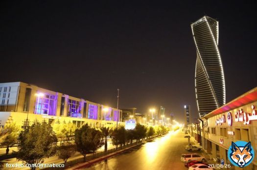 السعودية تخطط لاستثمار مئات المليارات في الطاقة بحلول 2030 #السعودية #أكوا_باور<bR>ستحتاج المملكة العربية السعودية إلى استثمار مئات مليارات الدولارات خلال هذا العقد في الطاقات المتجددة ومحطات الكهرباء العاملة بالغاز الطبيعي، لتحقيق أهداف الإنتاج الموضوعة، وفقاً لرئيس شركة "أكوا باور" ومقرها الرياض.قال ماركو أرسيلي الرئيس التنفيذي للشركة في مقابلة بالعاصمة السعودية، إن الهدف سيتطلب بناء محطات كهرباء بقدرة 60 إلى 80 جيغاواط باستخدام مصادر متجددة مثل الرياح والطاقة الشمسية، ونحو 30 جيغاواط من محطات تعمل بالغاز.تم تكليف "أكوا باور" بالمشاركة في تطوير 70% من احتياجات السعودية من الطاقة المتجددة. وقال أرسيلي إن الشركة تخطط للتوسع في آسيا الوسطى والصين، وكذلك في السعودية.وتخطط شركة الطاقة السعودية لتطوير عدد من محطات الهيدروجين الأخضر بما في ذلك مشروع بقيمة 8.5 مليار دولار في "نيوم"، وهي مدينة جديدة على الساحل الشمالي الغربي للمملكة. وتخطط أيضاً لبدء عملياتها في الصين كجزء من خطة توسع عالمية أوسع بحلول 2030.