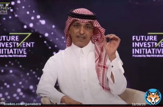 وزير المالية السعودي: لم نعد نركز على أرقام الناتج المحلي بل على تطور القطاع غير النفطي #السعودية #مبادرة_مستقبل_الاستثمار_السعودية #محمد_الجدعان #_وزير_المالية_السعودي<bR>قال وزير المالية السعودي محمد الجدعان إنه "يجب أن نكون أقوياء لنكون قادرين على مساعدة الآخرين، لذا حرصنا على أن يكون اقتصادنا ووضعنا المالي متين بما يمكّننا من القيام بذلك".الجدعان أشار في جلسة خلال "مبادرة مستقبل الاستثمار" المنعقدة في الرياض إلى أن بلاده لم تعد تركز على أرقام الناتج المحلي الإجمالي، بل على تطور القطاع غير النفطي، في ظل مستهدفها لتنويع الاقتصاد وِفق "رؤية 2030".وأكد وزير المالية أن "نمو الناتج المحلي غير النفطي في المملكة استمر بشكل "صحي"، مرجحاً أن يستمر كذلك في المدى المتوسط.. وأعلن أنه في الربع الأخير كان نمو الناتج المحلي غير النفطي 6.1%؛ "ونرجح أن ينهي العام بنمو نسبته حوالي 6%، ونأمل أن يواصل النمو العام المقبل وما بعده حول ذلك الرقم".الجدعان أفاد أن 24% من الدول منخفضة الدخل يجب عليها الآن دفع أكثر من 10% فوائد على ديونها السيادية، معتبراً أنه كلّما زادت قيود التجارة كلما زادت معاناة هذه الدول.كان وزير المالية السعودي حثّ على تبني مساعدات "تخصصية" لإعانة الدول في مسألة الديون، داعياً إلى ضرورة تخفيف أعباء الديون عن الدول محدودة الدخل وتجنيبها أزمات اقتصادية، وذلك خلال خلال مشاركته بجلسة حوارية على هامش اجتماعات صندوق النقد والبنك الدوليين التي عُقدت بمدينة مراكش في المغرب من 8 إلى 14 أكتوبر الحالي. معتبراً أن دعم الدول الفقيرة "ليس عملاً خيرياً"، ولكنه يجنب العالم تبعات وأزمات اقتصادية أكبر، ومطالباً بالوصول إلى اتفاق دولي لتخفيف أعباء الديون عن الدول الفقيرة ومحدودة الدخل.وأعلن الجدعان أنه كان راضياً عن نتائج اجتماعات مراكش حيث تمّ الاتفاق على زيادة الموارد المالية للصندوق بمقدار 50% لتعزيز قدرته على دعم الدول المحتاجة.حول توازن علاقات بلاده بين الشرق والغرب، أجاب الوزير السعودي: "موقفنا واضح.. نحن نبني الجسور وسنستمر بذلك.. ونعمل على ذلك بين الصين والغرب"، مضيفاً: "نتمتع بعلاقة استراتيجية مع الولايات المتحدة، وبعلاقة جيدة جداً مع الصين، فهي أكبر شريك تجاري لنا، ولذا نحتاج إلى الحفاظ على هذه العلاقات، ولن نتوانى عن بناء الجسور بينهما".