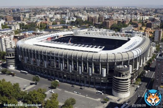 "ريال مدريد" يعتزم اقتراض 390 مليون دولار لتمويل تجديد ملعبه #رياضة #السندات #تمويل #كرة_القدم #نادي_ريال_مدريد<bR>يسعى نادي ريال مدريد لكرة القدم إلى اقتراض نحو 370 مليون يورو (390 مليون دولار) من مستثمرين مؤسسيين لتمويل أعمال تجديد ملعب "سانتياغو برنابيو" الشهير، وفقاً لشخصين مطلعين على الأمر.وبحسب الأشخاص، الذين طلبوا عدم الكشف عن هوياتهم لأن المباحثات خاصة، يسعى نادي كرة القدم الأكثر نجاحاً في أوروبا لجمع التمويل عبر إصدار ديون خاصة، وسيتم سدادها من خلال إيرادات التذاكر فيما يُسمى بـ"شلال التدفق النقدي".أصبحت أسواق الديون الخاصة، التي توفر خصوصية أكبر مقارنة بإصدارات الديون العامة وأقل عرضة لتقلب المعنويات، مصدراً مفيداً لتمويل الأندية الكبرى في أوروبا في السنوات الأخيرة. الأندية تتوجه نحو الديون الخاصةكان نادي "برشلونة"، المنافس التقليدي لريال مدريد، قد اقترض 1.5 مليار يورو من مستثمري الديون الخاصة لتمويل تجديد ملعبه، في حين جمع نادي "تشيلسي" 500 مليون جنيه إسترليني (604 ملايين دولار) من الديون الثانوية من شركة الإقراض المباشر الأميركية العملاقة "أريس مانيجمنت كورب" (Ares Management Corp).لم يرد ممثل "ريال مدريد" على الفور على المكالمات الهاتفية ورسائل البريد الإلكتروني للتعليق.قام "ريال مدريد"، الفائز بأكبر مسابقة للأندية في أوروبا بواقع 14 مرة، بجمع الديون عدة مرات منذ عام 2019 لدفع تكاليف تجديد ملعبه. تشمل أعمال التجديد، التي اكتملت إلى حد كبير، زيادة سعة المقاعد بالإضافة إلى تركيب أرضية قابلة للإزالة تسمح للنادي بنقل الأرضية العشبية إلى المخازن أثناء استضافة أحداث أخرى مُدرة للدخل، مثل الحفلات الموسيقية أو مباريات التنس.نادي "ريال مدريد" يتأهب للحصول على استثمار بـ380 مليون دولار من "سيكسث ستريت بارتنرز"وحيث إن "ريال مدريد" مملوك من أعضاء النادي، فإن الاقتراض يجب أن يتم عبر تمريره في الجمعية العمومية، وقد يقرر النادي موعد هذا الاجتماع في وقت لاحق من اليوم الجمعة.