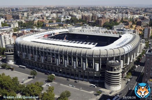 "ريال مدريد" يعتزم اقتراض 390 مليون دولار لتمويل تجديد ملعبه #رياضة #السندات #تمويل #كرة_القدم #نادي_ريال_مدريد<bR>يسعى نادي ريال مدريد لكرة القدم إلى اقتراض نحو 370 مليون يورو (390 مليون دولار) من مستثمرين مؤسسيين لتمويل أعمال تجديد ملعب "سانتياغو برنابيو" الشهير، وفقاً لشخصين مطلعين على الأمر.وبحسب الأشخاص، الذين طلبوا عدم الكشف عن هوياتهم لأن المباحثات خاصة، يسعى نادي كرة القدم الأكثر نجاحاً في أوروبا لجمع التمويل عبر إصدار ديون خاصة، وسيتم سدادها من خلال إيرادات التذاكر فيما يُسمى بـ"شلال التدفق النقدي".أصبحت أسواق الديون الخاصة، التي توفر خصوصية أكبر مقارنة بإصدارات الديون العامة وأقل عرضة لتقلب المعنويات، مصدراً مفيداً لتمويل الأندية الكبرى في أوروبا في السنوات الأخيرة. الأندية تتوجه نحو الديون الخاصةكان نادي "برشلونة"، المنافس التقليدي لريال مدريد، قد اقترض 1.5 مليار يورو من مستثمري الديون الخاصة لتمويل تجديد ملعبه، في حين جمع نادي "تشيلسي" 500 مليون جنيه إسترليني (604 ملايين دولار) من الديون الثانوية من شركة الإقراض المباشر الأميركية العملاقة "أريس مانيجمنت كورب" (Ares Management Corp).لم يرد ممثل "ريال مدريد" على الفور على المكالمات الهاتفية ورسائل البريد الإلكتروني للتعليق.قام "ريال مدريد"، الفائز بأكبر مسابقة للأندية في أوروبا بواقع 14 مرة، بجمع الديون عدة مرات منذ عام 2019 لدفع تكاليف تجديد ملعبه. تشمل أعمال التجديد، التي اكتملت إلى حد كبير، زيادة سعة المقاعد بالإضافة إلى تركيب أرضية قابلة للإزالة تسمح للنادي بنقل الأرضية العشبية إلى المخازن أثناء استضافة أحداث أخرى مُدرة للدخل، مثل الحفلات الموسيقية أو مباريات التنس.نادي "ريال مدريد" يتأهب للحصول على استثمار بـ380 مليون دولار من "سيكسث ستريت بارتنرز"وحيث إن "ريال مدريد" مملوك من أعضاء النادي، فإن الاقتراض يجب أن يتم عبر تمريره في الجمعية العمومية، وقد يقرر النادي موعد هذا الاجتماع في وقت لاحق من اليوم الجمعة.