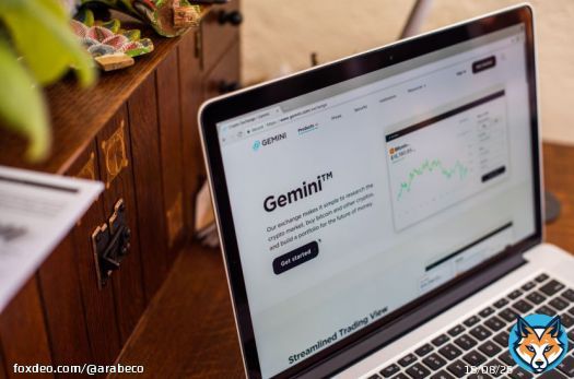 "جيميناي" تقاضي "جينيسيس" بسبب أسهم صندوق بتكوين بـ1.6 مليار #الديون #قضايا_ومحاكم #الولايات_المتحدة_الأميركية #عملات_مشفرة<bR>تزمع منصة "جيميناي ترست" (Gemini Trust Co) لتداول العملات المشفرة، مقاضاة "جينيسيس غلوبال هولدكو" (Genesis Global Holdco LLC)، مقرضة العملات المشفرة المُفلسة، سعياً لتحديد المالك القانوني لمجموعة من الأسهم في صندوق "غراي سكيل بتكوين ترست" تقارب قيمتها 1.6 مليار دولار.في دعوى إفلاس رُفعت اليوم الجمعة، طلبت "جيميناي" من القاضي الفيدرالي أن يحكم بأنه لا يحق لشركة "جينيسيس" امتلاك أكثر من 60 مليون سهم في الصندوق، والتي اعتُبرت ضماناً لمستخدمي منتج "جيميناي إيرن" (Gemini Earn)، مشيرة إلى أنه يجب عدم استخدام الأسهم محل القضية، والتي ما يزال أغلبها في حيازة "جينيسيس" أو شركاتها التابعة، في السداد لدائني "جينيسيس" آخرين.جيميناي ترست وديجيتال كارانسي تواجهان معركةً قضائية في نيويورك خطة سداد الديونتأتي الدعوى بعد أيام فقط من تصريح "جينيسيس" بأنها رفضت تسوية مقترحة مع شركتها الأم، "ديجيتال كارانسي غروب" (Digital Currency Group)، لصالح الشركة مقيمة الدعوى.فيما مثّلت التسوية حجر أساس خطة سداد الديون التي كانت ستتيح لدائني "جينسيس" استعادة ما بين 70 إلى 90 سنتاً للدولار، بحسب الشركة. بينما اعترضت "جيميناي" على تلك التقديرات.رغم أن الدعوى حديثة، تقول "جيميناي" إنها تنوي توضيح قيمة مطالباتها في حق "جينيسيس"، واستخدام أسهم الصندوق في السداد لمستخدميها في نهاية المطاف.كتب محامو "جيميناي" في مستندات القضية: "حان وقت حل تلك المشكلات لتتمكن الشركة من تنفيذ خطة مقبولة لإعادة الهيكلة، وقد توزع (جيميناي) الحصيلة على مستخدمي (جيميناي إيرن)".لم يرد ممثلو "جينيسيس" مباشرة على طلب التعليق اليوم الجمعة.