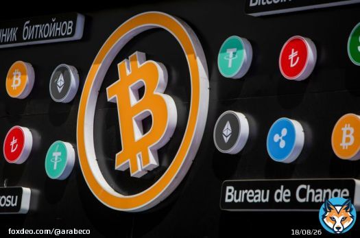 بدأت منصة "إف تي إكس" (FTX) بيع أصول مشفرة، وحشد أموال نقدية، في وقت يبحث مستشارو عملية الإفلاس عن طريقة تضمن السداد للعملاء الذين جُمّدت حساباتهم منذ انهيار المنصة في 2022.تمكنت أكبر أربع شركات تابعة لشركة العملات المشفرة المتورطة في عمليةاحتيال -بما في ذلك شركتا "إف تي إكس تريدينغ" (.FTX Trading) و"ألاميدا ريسيرش" (Alameda Research)- معاً بمضاعفة الحصيلة النقدية للمجموعة الأم من حوالي 2.3 مليار دولار في أواخر أكتوبر إلى 4.4 مليار دولار في نهاية عام 2023، وفقاً لتقارير التشغيل الشهرية ضمن الفصل الـ11 لقانون الحماية من الإفلاس. من المرجح أن يكون إجمالي النقد لدى الشركة أعلى، متضمناً بقية شركاتها التابعة.رفض ممثل من "إف تي إكس" التعليق على الأمر.قالت "إف تي إكس" في دعوى قضائية الشهر الماضي إنها جمعت 1.8 مليار دولار حتى 8 ديسمبر من خلال بيع بعض الأصول الرقمية التابعة لها. ذكرت "إف تي إكس" أيضاً أنها تجري عمليات تداول مشتقات "بتكوين" للتحوط من الانكشاف على العملة، وتوليد عائد إضافي على حيازاتها الرقمية، حيث تستكشف خيارات لإعادة تشغيل منصة التداول.اقرأ أيضاً: "FTX" تخطط لإنهاء إفلاسها ورد مليارات لدائني العملات المشفرة ارتفاع قيمة حسابات العملاءتزامنت زيادة المخزون النقدي لدى "إف تي إكس" مع ارتفاع قيمة حسابات العملاء. منذ انهيار المنصة في نوفمبر 2022، كان مستشارو الإفلاس يتابعون الأصول التابعة لها، ويبرمون صفقات تعود بالنفع على العملاء الذين لديهم حسابات أصغر على المنصة. كما رفعت الشركة دعاوى قضائية كبرى ضد شركاء سابقين لسام بانكمان فريد وشركات العملات المشفرة مثل "باي بيت فينتك" (Bybit Fintech) التي سحبت الأموال من "إف تي إكس" قبل اللجوء إلى الفصل 11.تم تداول مطالبات العملاء التي تزيد قيمتها عن مليون دولار عند حوالي 73 سنتاً للدولار يوم الجمعة، مرتفعةً من حوالي 38 سنتاً للدولار في أكتوبر، وفقاً لشركة الاستثمار ووسيط مطالبات الإفلاس "شيروكي أكويزيشن" (Cherokee Acquisition)، التي قالت إن أسعار التداول الفعلية تعتمد على قيمة مطالبة محددة وعوامل أخرى.مع ذلك، قالت "إف تي إكس" إنها لا تتوقع أن تُسدد أموال العملاء بالكامل، وإن عملاء "إف تي إكس دوت كوم" سيتحملون نسبة أكبر من الخسائر. يعارض العشرات من عملاء "إف تي إكس" مقترحاً للشركة يهدف إلى ربط قيمة أصولهم الرقمية في الوقت الذي أعلنت فيه الشركة إفلاسها، مما يعني أنهم سيخسرون ارتفاع "بتكوين" على مدار عام وانتعاشها مقابل الرموز المميزة الأخرى.القضية المرفوعة مقيدة لدى محكمة الإفلاس الأميركية لمقاطعة ديلاوير برقم FTX Trading Ltd., 22-11068  #كريبتو #إفلاس #شركة_إف_تي_إكس_دوت_كوم_(FTX.com)