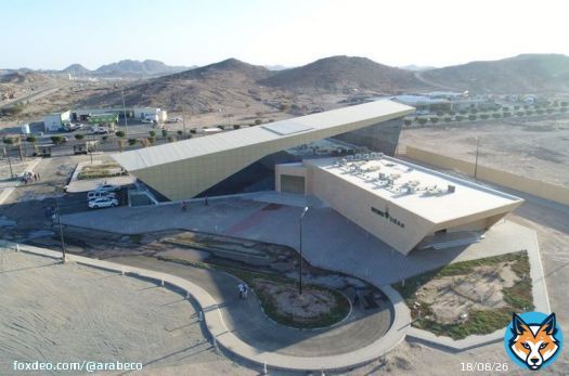تراجعت أرباح شركة "التعدين العربية السعودية" (معادن) خلال الربع الرابع من العام الماضي بنسبة 12% لتصل إلى 890 مليون ريال، وسط هبوط أسعار منتجات الشركة التي ساهمت في تراجع الإيرادات خلال تلك الفترة بنسبة 15%، وفق البيانات المالية للشركة الصادرة يوم الإثنين.خلال عام 2023، فاقت أرباح الشركة توقعات المحللين إذ بلغت 1.58 مليار ريال لكنها كانت متراجعة بنسبة 83% عن العام السابق.فقدت الشركة خلال العام الماضي 11 مليار ريال من إيراداتها مقارنة بـ2022، ويرجع ذلك بشكل رئيسي إلى انخفاض أسعار بيع المنتجات لجميع المنتجات باستثناء الذهب. قابل هذا الانخفاض في المبيعات بشكل جزئي ارتفاع في حجم المبيعات لأسمدة فوسفات الأمونيوم والألومينا والذهب.قالت الشركة إن صافي الربح العام الماضي تأثر أيضاً بارتفاع تكلفة التمويل نتيجة لارتفاع معدلات الاقتراض وانخفاض الحصة في الربح من المشاريع المشتركة نتيجة انخفاض أسعار بيع المنتجات في السوق، وقابل ذلك جزئياً انخفاض أسعار المواد الخام، وارتفاع الدخل من الودائع لأجل، وانخفاض ضرائب الدخل ومصروف الزكاة.  #السعودية #سوق_الأسهم_السعودية