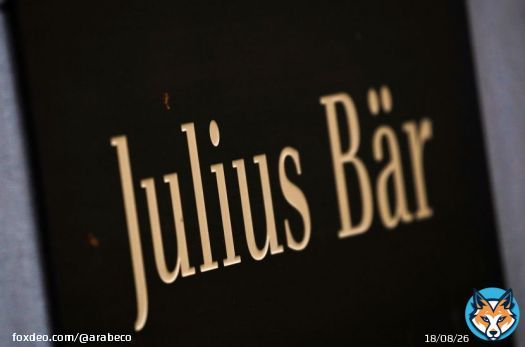 عين مصرف إدارة الثروات السويسري "جوليوس باير غروب" (Julius Baer Group Ltd) عدداً من كبار المصرفيين من كلٍ من "يو بي إس غروب" (UBS Group AG) و"جيه بي مورغان تشيس" (.JPMorgan Chase &amp; Co) لتعزيز أعماله في تلبية احتياجات الأثرياء الهنود في دبي.انضم سانجاي أدفاني من "يو بي إس" لتولي مهمة المدير التنفيذي ورئيس فريق أعمال "جوليوس باير" العالمية للأثرياء الهنود غير المقيمين في الإمارة، وفقاً لبيان. وتم تعيين نيسار سيندي، الذي كان يعمل سابقاً في "جيه بي مورغان"، كمدير تنفيذي ومستشار أول.عينت شركات الخدمات المصرفية الخاصة العالمية موظفين ضمن كوادرها بمنطقة الخليج لتلبية احتياجات عدد متزايد من العملاء الأثرياء الذين توافدوا إلى المنطقة. يعزز "بانكو سانتاندير" (Banco Santander SA) عمليات الخدمات المصرفية الخاصة في دبي، بينما أضاف بنك "إتش إس بي سي هولدينغز" (HSBC Holdings Plc) 100 مصرفياً للعمل ضمن كوادره بالمنطقة في العام الماضي، ويخطط لعملية توظيف "مستفيداً من هذا الوضع" في الأشهر المقبلة.استقطبت الإمارات وحدها حوالي 4500 مليونير جديد في العام الماضي، وفقاً لشركة الاستشارات "هينلي آند بارتنرز" (Henley &amp; Partners). ارتفع عدد المؤسسات المسجلة - وهي الوسيلة التي تعتمد العائلات الثرية عليها عادة - بنسبة 53% في دبي خلال العام الماضي. وفي إمارة أبوظبي حيث يبلغ حجم صناديق الثروة السيادية فيها 1.5 تريليون دولار، قفز عدد المؤسسات بـ35%، وفقاً لشركة الاستشارات المالية "إم/إتش كيو" (M/HQ).اقرأ أيضاً: تواجد مديري الأصول في أبوظبي يحولها إلى نسخة يومية من "دافوس"ارتفاع عدد الأثرياء غير المقيمينستركز الكوادر الجديدة في "جوليوس باير" على خدمة الهنود غير المقيمين، وهي شريحة مربحة من خدمات إدارة الثروات التي يقدمها البنك، والتي ارتفعت بسبب العدد المتزايد من الهنود الأثرياء الذين يعيشون في الخارج. سيعمل أدفاني وسيندي تحت رئاسة تارون جلالي، الذي يرأس الوحدة في دبي.بالإضافة إلى ذلك، من المقرر أن ينتقل مديران للعلاقات إلى "جوليوس باير" من بنك "يو بي إس".قال كونال سومايا، رئيس قسم المؤسسات العالمية غير المقيمة في "جوليوس باير": "تشير هذه التعيينات الاستراتيجية إلى طموحاتنا في النمو بمجال الأعمال العالمية للهنود غير المقيمين، حيث نستعد لتعزيز مكانتنا في بيئة السوق سريعة التطور هذه. فالإمارات تحظى بأهمية كبيرة بالنسبة إلينا".عمل أدفاني سابقاً لدى "كريدي سويس" (Credit Suisse) و"سوسيتيه جنرال" (Societe Generale SA) و"سيتي غروب" (Citigroup Inc). أما سيندي، فقد قضى 13 عاماً في العمل لدى البنك الخاص التابع لـ"جيه بي مورغان" في دبي، حيث تركز نطاق اختصاصه على الأفراد من أصحاب الثروات الصافية الفائقة في الإمارات والبحرين وعُمان، وعمل سابقاً لدى كلٍ من "إيه بي إن أمرو" و"سيتي".  #الهند #دبي #الإمارات_العربية_المتحدة #إدارة_الثروات