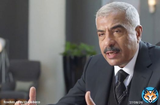 أطلقت مجموعة طلعت مصطفى القابضة مشروع South Med على ساحل البحر المتوسط شمال مصر، باستثمارات مقدّرة تبلغ تريليون جنيه (21 مليار دولار)، بما يمثل ثاني شراكة بين الحكومة والقطاع الخاص بمشروع عقاري عملاق على الساحل الشمالي، بعد "رأس الحكمة".المشروع الذي سيجري تطويره على مساحة 23 مليون متر مربع، ويقع على بعد 165 من الإسكندرية؛ "سينافس كبرى المنتجعات السياحية على البحر المتوسط"، كما قال الرئيس التنفيذي والعضو المنتدب للمجموعة هشام طلعت مصطفى، اليوم في القاهرة. كاشفاً أن South Med حقق 60 مليار جنيه مبيعات خلال 24 ساعة فقط منذ فتح باب الحجز البارحة الاثنين. يستهدف المشروع تحقيق مبيعات قدرها 1.6 تريليون جنيه، كما يُقدّر أن يخلق 1.6 مليون فرصة عمل مباشرة، وأن يضيف 2.4 تريليون جنيه إلى الناتج المحلي الإجمالي، وفق بيان صادر عن المجموعة.وتوقّع هشام طلعت مصطفى تحقيق المشروع عوائد اقتصادية ضخمة، من خلال تصدير العقار، أي بيع الوحدات لمستثمرين أجانب أو لمغتربين مصريين. وكذلك عبر تقديم الخدمات السياحية؛ "حيث سيتم إدارة المنشآت الفندية من قِبل شركات عالمية"، على حدّ قوله. من أبرز مشاريع "طلعت مصطفى" قيد التطوير في مصر: "مدينتي"، و"الرحاب"، و"سيليا" في العاصمة الإدارية الجديدة. ولدى المجموعة أيضاً مشروع "نور"، وهو عبارة عن مدينة جديدة شرق العاصمة القاهرة، بتكلفة استثمارية تصل إلى 500 مليار جنيه، وتضم 140 ألف وحدة سكنية.كما أفصحت "طلعت مصطفى" مؤخراً عن اتفاقها مع "القابضة أبوظبي" (ADQ) و"مدن العقارية" للتعاون بتطوير مشروع "رأس الحكمة" الذي أُعلن عنه منتصف فبراير بتكلفة أولية 35 مليار دولار.وفي سبتمبر الماضي، أعلنت المطور العقاري الأكبر في مصر عن أول مشروع خارج البلاد، عبر إطلاق مدينة "بنان" بالعاصمة السعودية الرياض، بالشراكة مع "الشركة الوطنية للإسكان"، بتكلفة إجمالية تناهز 40 مليار ريال (حوالي 11 مليار دولار)، ويستهدف توفير حوالي 28 ألف وحدة سكنية. #طلعت_مصطفى
