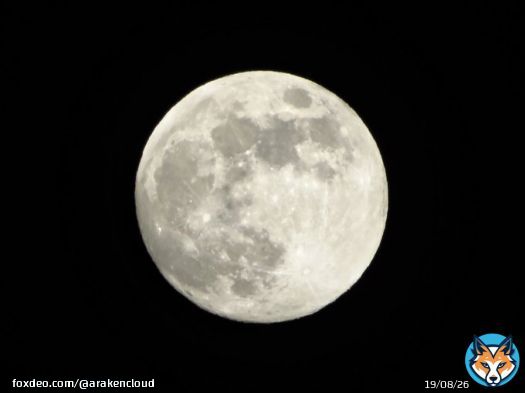フルムーンイブ！ 明日8日はなんと2022年最後の満月。今宵はほぼ満月が夜空で輝いています。ぜひ夜空を見上げてみてください