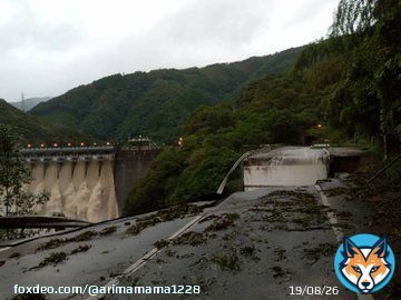実家までの道もやばいみたい。 電気と水は使えるけど孤立してるようです。  とりあえず家は大丈夫そうでよかった。 #宮崎県 #宮崎市