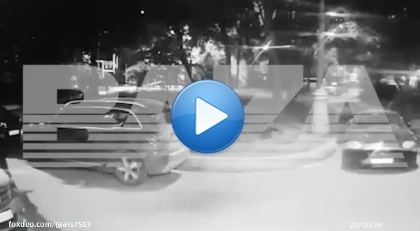 Заказное убийство в центре Москвы. Неизвестный подбежал к жертве и выстрелил в спину, а потом добил контрольным в голову. Пострадавший скончался на месте, им оказался 62-летний бизнесмен Оганес Камарян. Его компания предоставляет консалтинговые услуги Киллера разыскивает полиция.