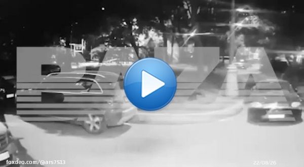 Заказное убийство в центре Москвы. Неизвестный подбежал к жертве и выстрелил в спину, а потом добил контрольным в голову. Пострадавший скончался на месте, им оказался 62-летний бизнесмен Оганес Камарян. Его компания предоставляет консалтинговые услуги Киллера разыскивает полиция.