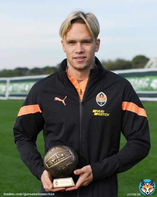Mudryk wins Shakhtar player of the year award for 2022!   #Arsenal