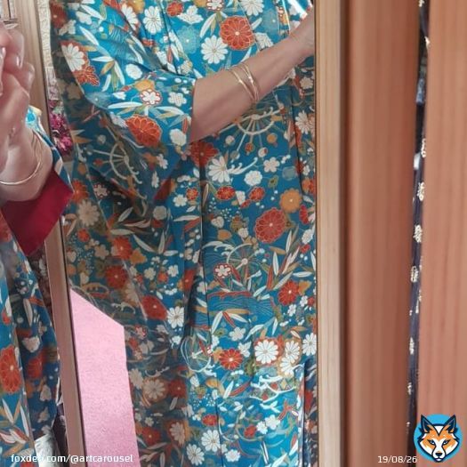 What a wonderful, generous gift! Frances was given this beautiful kimono by a globe trotting Japanese friend who was unable to carry it with her. #gift  #generosity  #kimono  #traditionaldress  #japan
