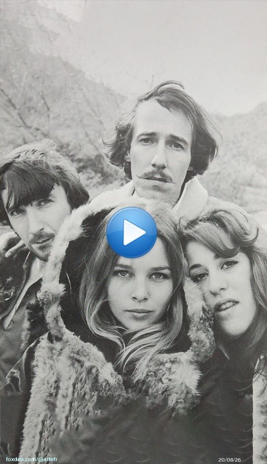 Aussi connu que les Beatles ou Elvis Presley, le groupe The Mamas & The Papas, qui nous a fait r&ecirc;ver de la Californie, prend fin brutalement en m&ecirc;me temps que la p&eacute;riode hippie