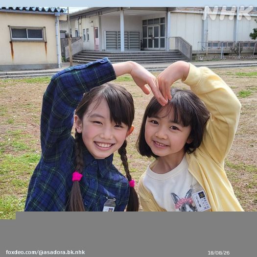 こんばんは！ 「#舞いあがれ！」第1回、ご覧いただけましたか？まだの方はよろしければ #NHKプラス でぜひ！  #舞ちゃん と #久留美ちゃん 、飼育係コンビの #オフショット です\u2661 物語の中ではまだぎこちないふたり。ぜひ、見守ってくださいね！  #浅田芭路 #大野さき #朝ドラ