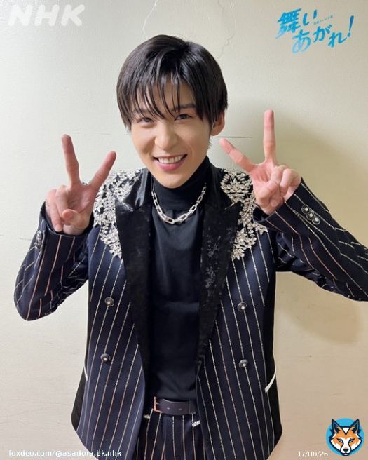 紅白のオフショット！ #目黒蓮 さん(#SnowMan)出演終わった直後でホっとした様子でした。目黒さんのステージは見逃し配信の前半、69分50秒頃からご覧いただけます。  #NHK紅白 #舞いあがれ #1月4日放送再開   \u25bc「NHK紅白歌合戦」(前半)