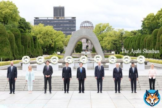 【速報中】バイデン大統領らG7首脳、そろって平和記念資料館を訪問    Ｇ７広島サミットで、首脳らが平和記念公園を訪れました。写真は慰霊碑の前で記念撮影に臨む首脳たちです。（し） #G7広島サミット #原爆ドーム