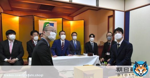 北〕明日は棋王戦第4局。藤井竜王は前局の「特急しらゆき」に続いて「車両も車窓の景色も楽しめました」。渡辺棋王「週末で皆さんは観光で来ている中、対局で来るのはシュールな感じ笑」 藤井聡太竜王 六冠挑む棋王戦第4局へ「特急スペーシアに乗って」 朝日新聞デジタル