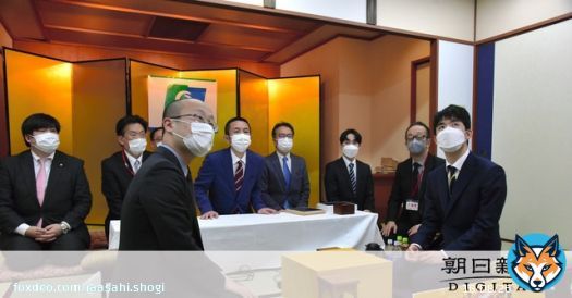 北〕明日は棋王戦第4局。藤井竜王は前局の「特急しらゆき」に続いて「車両も車窓の景色も楽しめました」。渡辺棋王「週末で皆さんは観光で来ている中、対局で来るのはシュールな感じ笑」 藤井聡太竜王 六冠挑む棋王戦第4局へ「特急スペーシアに乗って」 朝日新聞デジタル