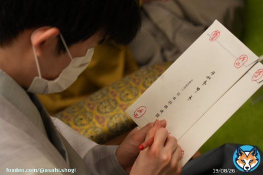 北〕名人戦七番勝負第１局は封じ手時刻を迎え、１日目が終わりました。互角。２日間はより詳報します。  【速報中】藤井聡太竜王の時間消費、渡辺明名人が狙った？前日の予兆：朝日新聞デジタル