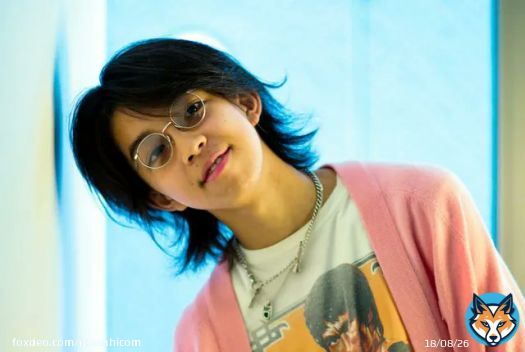 歌手・俳優のYOSHIさんが事故死　バイク運転中にトラックと衝突     5日、川崎市内の県道交差点で大型バイクとトラックが衝突し、バイクを運転していた佐々木嘉純さん（19）が死亡しました。関係者によると、佐々木さんは「YOSHI」の名前で歌手や俳優として活動していました。