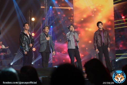 Tamang chill lang with their soothing voices... Martin, Erik and Kyle with Neocolours! Tamang tama for a laidback Sunday afternoon #All2getherKapamilya2