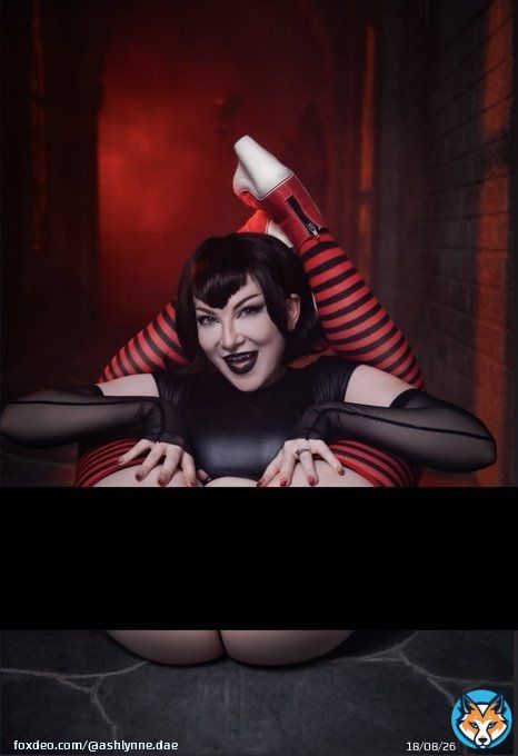 Did you know Mavis was this flexible? See uncensored on my Patre0n right now!