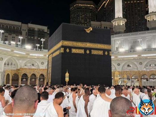 الحرم المكي يكتظ بالمصلين مع انطلاق العشر الأواخر