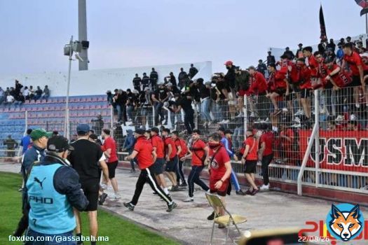 بالصور … الجزائريون ينشرون الرعب بملعب آسفي
