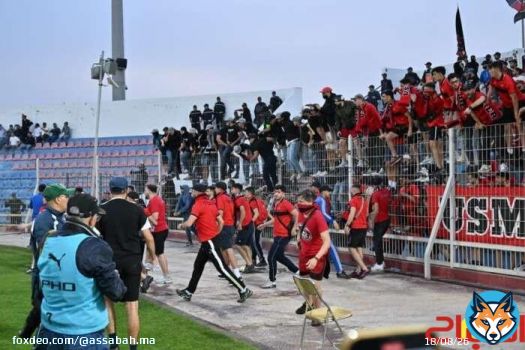 بالصور … الجزائريون ينشرون الرعب بملعب آسفي