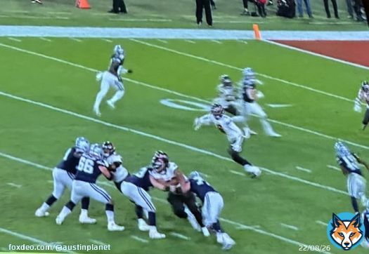 Todd Bowles is the worst head coach in the NFL. This was on 4th down. Cowboys WR is wide open. #DALvsTB
