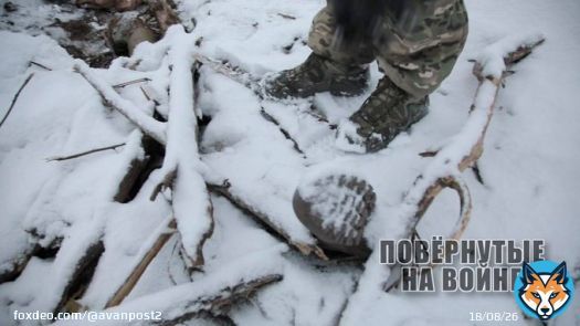 Поля вокруг Бахмута/Артёмовска усеяны трупами ВСУшников, они были уничтожены воинами группы Вагнера.   Наши парни пытаются собирать тела, для дальнейшей передачи их семьям, рискуют жизнью, здесь всегда можно попасть под обстрел или нарваться на мину,но делать это нужно.