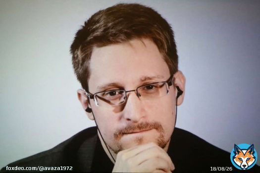 Эдвард Сноуден принял присягу и получил российский паспорт - адвокат