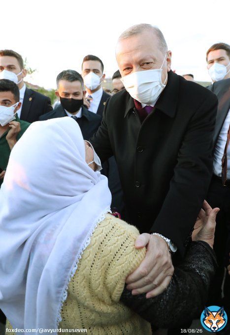 Sevdalısı olduğu milleti i&ccedil;in d&uuml;nyaya meydan okuyan lider, sevdalısı olduğu milletinin sofrasında...  Gayretine biz şahidiz Sayın Cumhurbaşkanım @RTErdogan   #GayretineŞahidizErdoğan