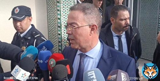 لاحظ جيدا من أين مر رئيس الفيفا 'جياني إنفانتينو' ورئيس الكاف 'باتريس موتسيبي' واين تم ركن الطائرة التي يزعم أنها ستقل المنتخب المغربي  وأين يجلس اللاعبين  وركز متى بدأت تصريحات لقجع عن رفض فتح المجال الجوي الجزائري  #الجزائر #الشان_في_بلاد_الشان .