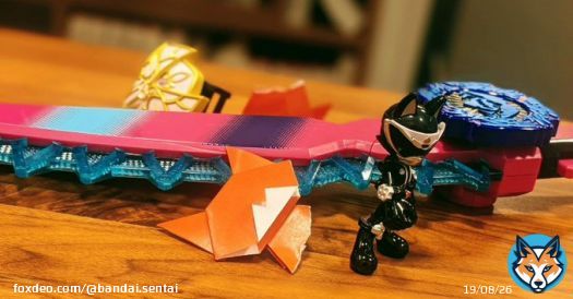 遊びなさい。ムラサメ。  はい。マザー。  ついに皆様のお手元にお届けが始まりました DX #ニンジャークソード ！ 是非、脳人ブレスやイヌブラザーと一緒に飾ってあげてくださいね！  #ドンブラザーズ #獣人を倒せる