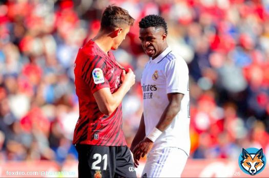 Mallorca captain Antonio Raillo telling Vinicius to kiss the Mallorca badge after Vinicius gestured towards Mallorca fans to kiss the Madrid badge at HT.   Note: There were some recent controversies surrounding Vini and Raillo.
