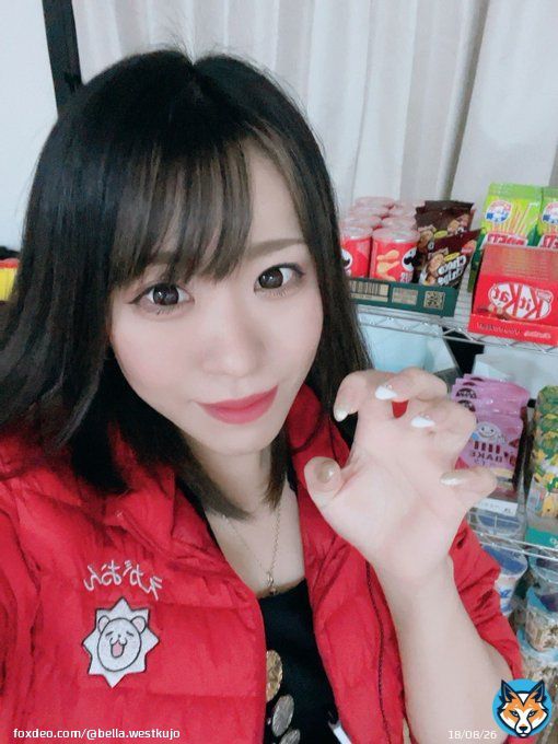 お疲れ様です YOUです  #クマフェス スプラやってみたい  髪色暗くしてネイルも久々してみた 明るいのと暗いのどっちが似合うんだろ？  #Apex 5月でモバイル版終わるなんて 何のゲームしたらいいのw