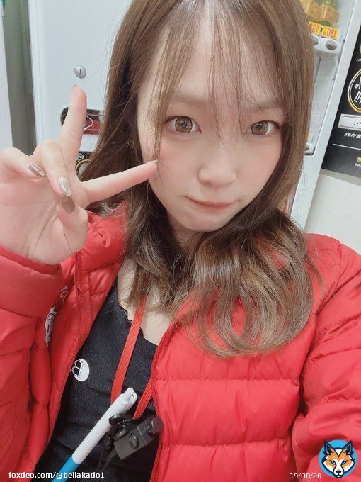 今日から仕事始めのえりかです 皆さま今年もよろしくお願いしますっ 正月気分が抜けません、生活リズムが〜  まだまだお休みの人が多いんですかね？？ 教えて下さ〜い  #お正月 #仕事初め