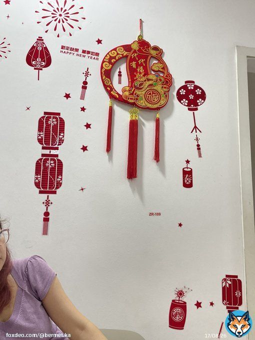 Отмечаем китайский Новый год  у Chinese Malaysians. Оказывается они дома с детьми с рождения говорят на английском, а дети только в школе начинают учить китайский ) но в школу идут в 5 лет.  Я почему-то была уверена что наоборот, дома на китайском, ав школе анг начинают учить