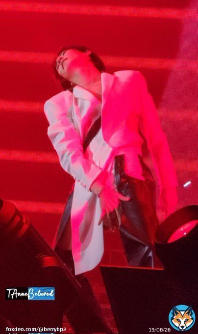 Why is so sexy  #KPWorldTourTaipeiD1 #BibleWichapas #BuildJakapan @biblesumett @Buildbuilddd