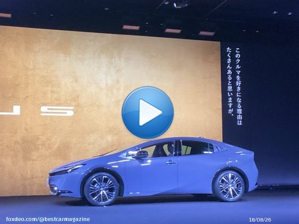 新型プリウス、世界初披露されました。 開発陣は「いつまでハイブリッドを作り続けるのか」という葛藤との戦いだった、と語ります。紹介&解説記事はのちほど。