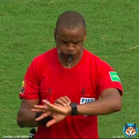 Vous ne r&ecirc;vez pas... Dans la comp&eacute;tition avec le plus de temps additionnel, voici l'arbitre de ce soir #BELCAN