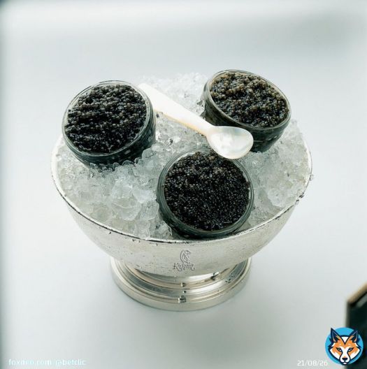 Un distributeur de caviar // Pareil #PORSUI :
