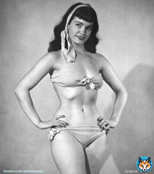 Casual Friday  Happy weekend, Bettie babes & beaus!   #queenofpinups #bettiepage #abs #50sstyle #fitpinup #bettiebangs #pinupgirl