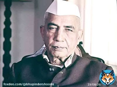 पूर्व प्रधानमंत्री व किसान हितों, अधिकारों के मज़बूत पैरोकार चौ. चरण सिंह जी की जयंती पर उन्हें सादर श्रद्धांजलि।  देश भर के किसान भाईयों को #KisanDiwas की हार्दिक शुभकामनाएँ।  जय जवान, जय किसान। @jayantrld