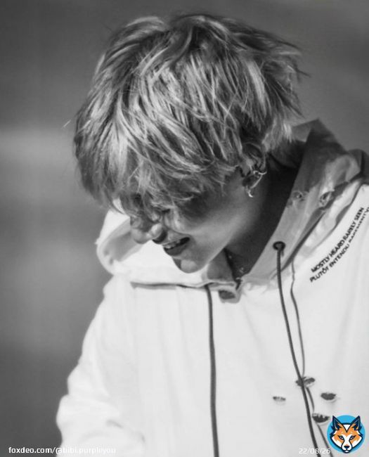 I vote #ChristmasTree by #V for #SoundTrackAward at #PopGoldenAwards2023