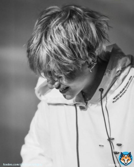 I vote #ChristmasTree by #V for #SoundTrackAward at #PopGoldenAwards2023