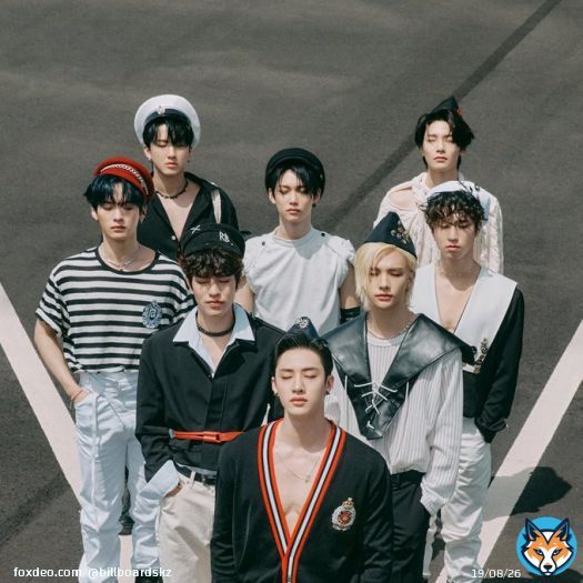 #StrayKids is now charting for 300 consecutive days on the Spotify Top Artists Global, a chart that ranks the Top 200 globally most-streamed artists daily!  @Stray_Kids is currently the 3rd K-pop act with most streaks after BTS and BLACKPINK. #스트레이키즈