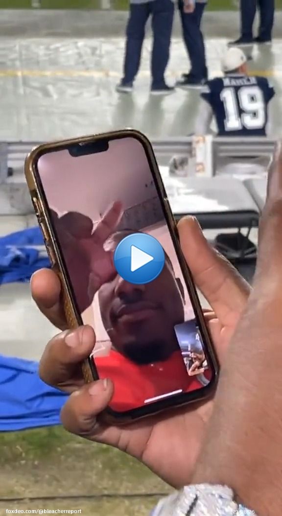 He really FaceTimed Deebo during Cowboys-Bucs...  Cowboys fans are WILD   (via thejamessullivan/TT)