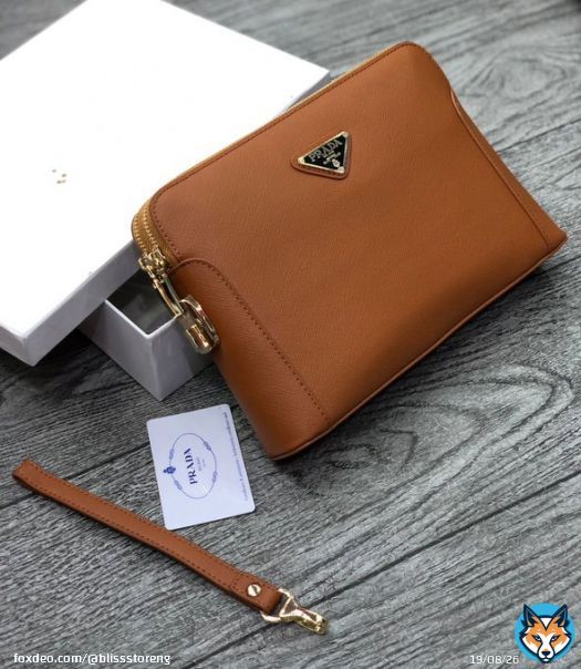 Tips on how to care for your leather wallet & purses  *Don't keep on a dirty surface *Get a cover for your purse *Use a top leather cleaner to dry wipe *Don't over-clean it *Always handle your purse with a clean hand  #Vendorspototf #Onlinetradefefair